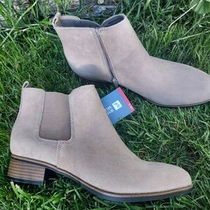 Ladies White Mountain Ankle Booties New With Tag Taupe Suede